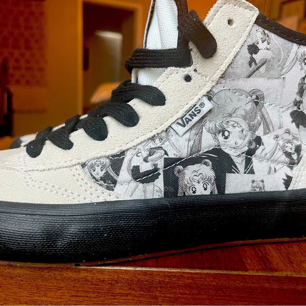 Vans - Pretty Guardians Sailor Moon - Lizzie Armanto Collaboration